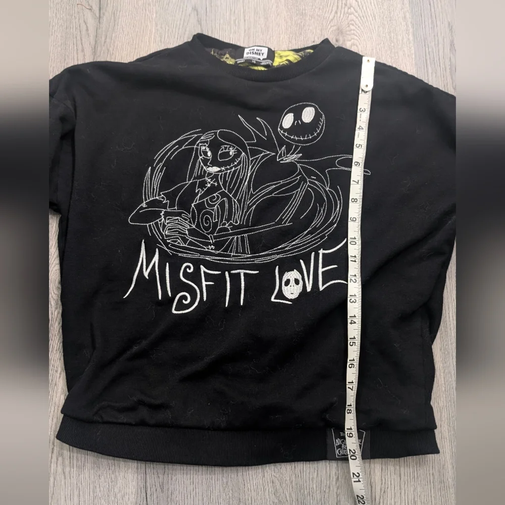 OH MY DISNEY! Nightmare Before Christmas Reversible crewneck Size XS Goth Unisex - Picture 9 of 10